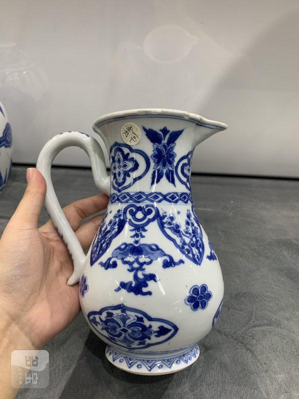 清康熙青花蝶恋花喜上眉梢纹花浇 - 图2
